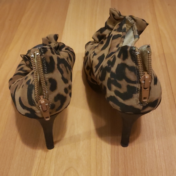 Heels - Picture 2 of 3